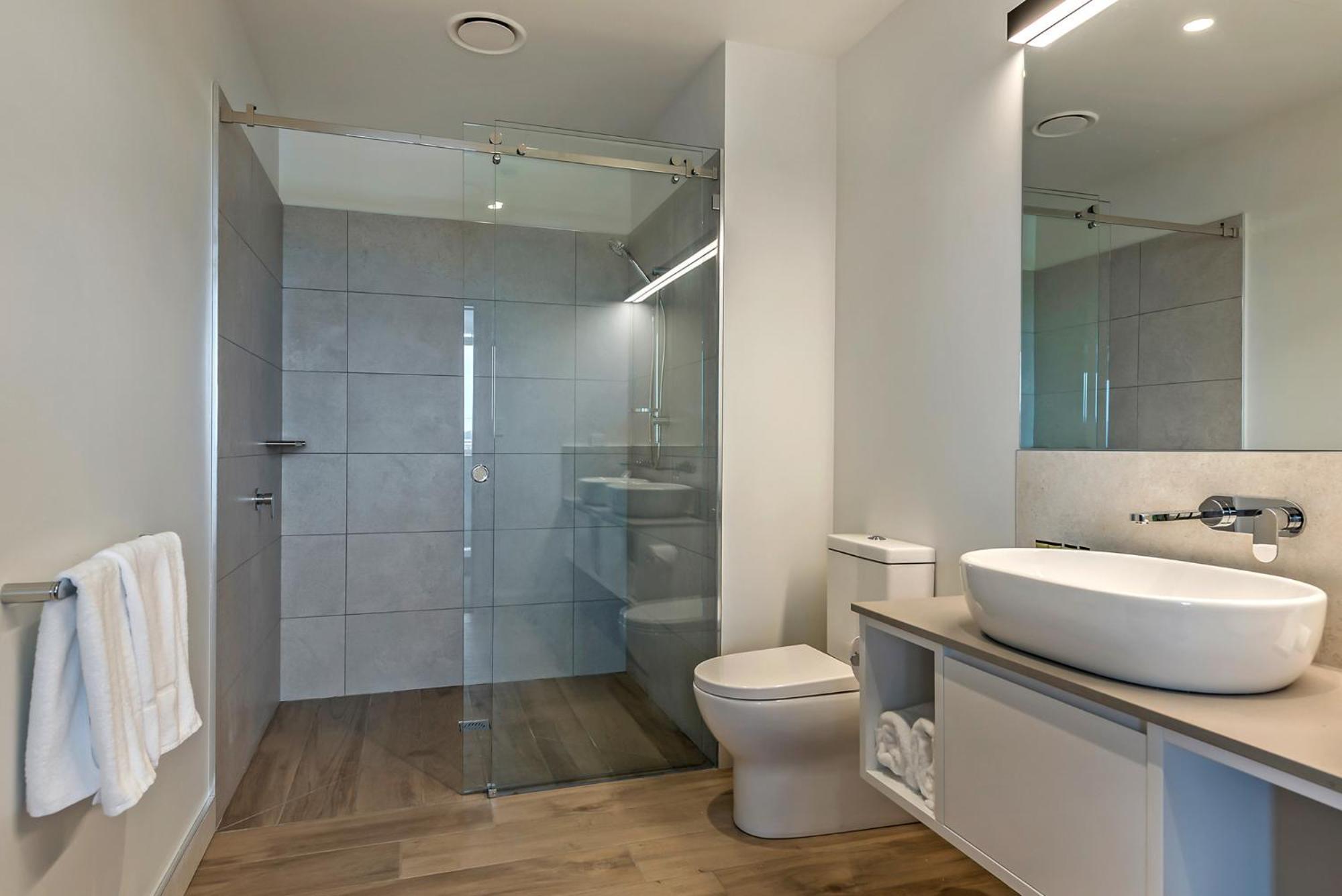 Peppers Silo Hotel Launceston Kültér fotó A modern bathroom