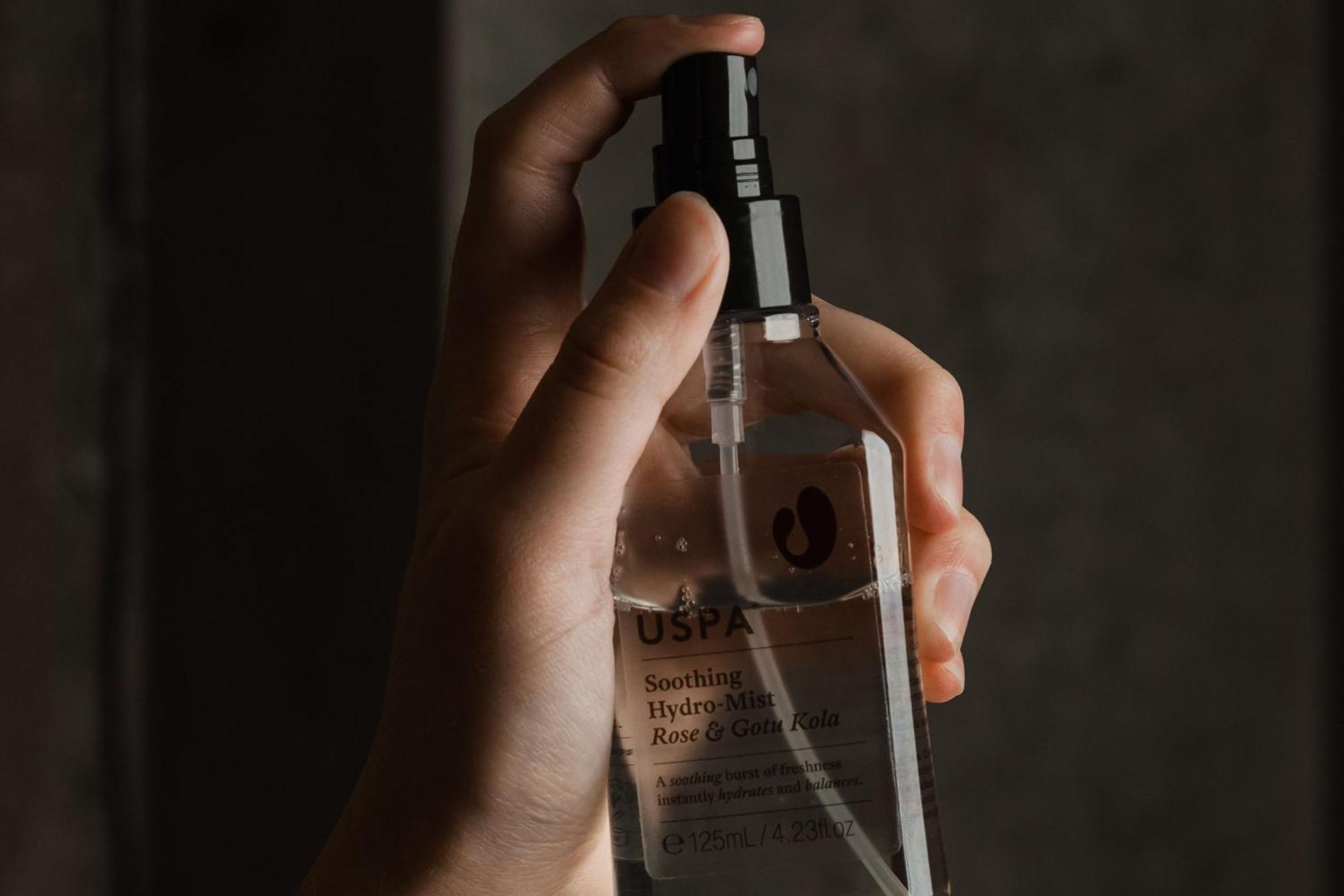 Peppers Silo Hotel Launceston Kültér fotó A woman using a facial mist