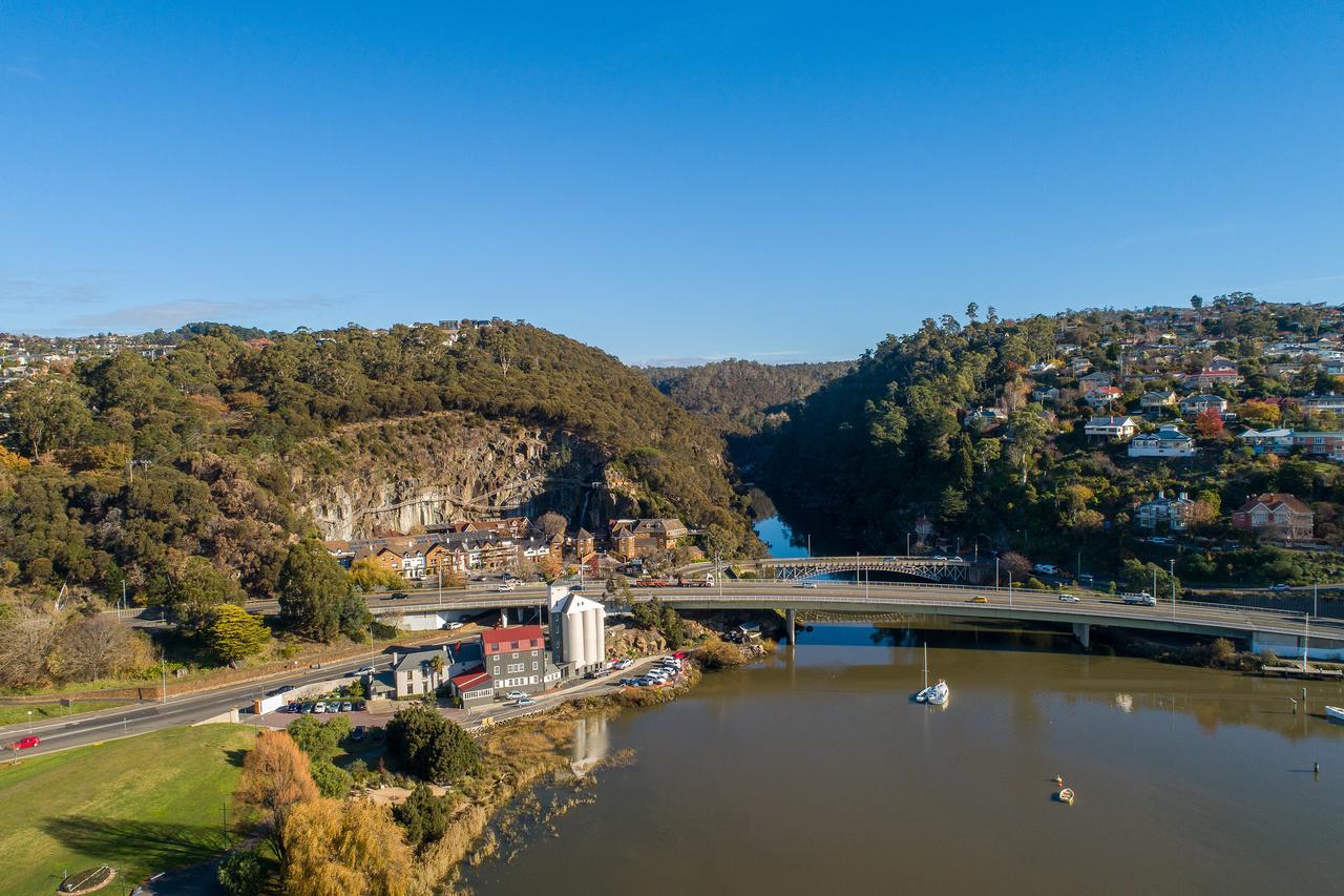 Peppers Silo Hotel Launceston Kültér fotó Aerial view of the town
