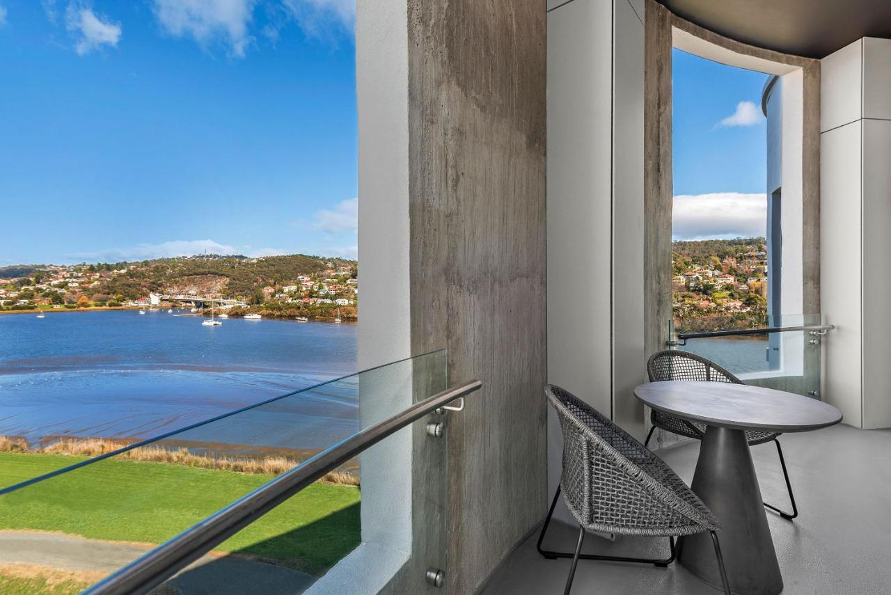 Peppers Silo Hotel Launceston Kültér fotó Balcony of a suite at the Crowne Plaza Hotel, Geelong Waterfront