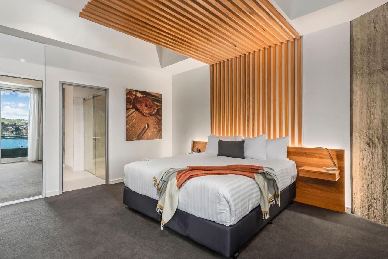 Peppers Silo Hotel Launceston Kültér fotó A bedroom at the hotel